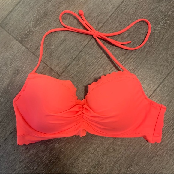 VICTORIA SECRET CORAL SCALOP BIKINI TOP 34B - Picture 1 of 3